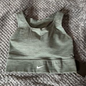 Women’s Nike dri-fit swoosh longline bra in size medium & in grey NWT
